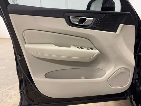 Used 2024 Volvo XC60 B5 Plus w/ Protection Package Premier AWD/4WD image 18