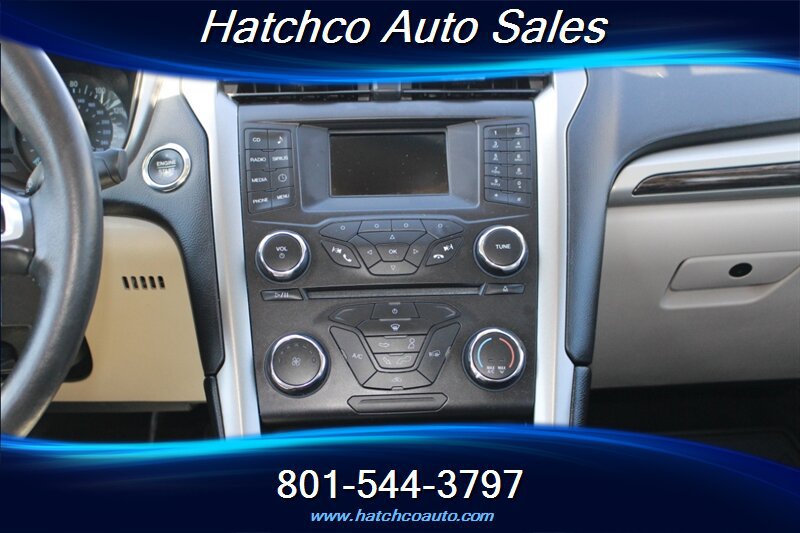 Used 2017 Ford Fusion SE FWD image 20