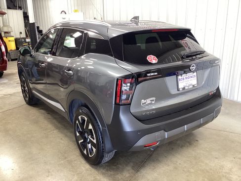 Used 2025 Nissan Kicks SR AWD/4WD image 3