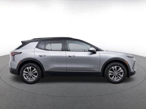 Used 2025 Chevrolet Equinox LT FWD image 10