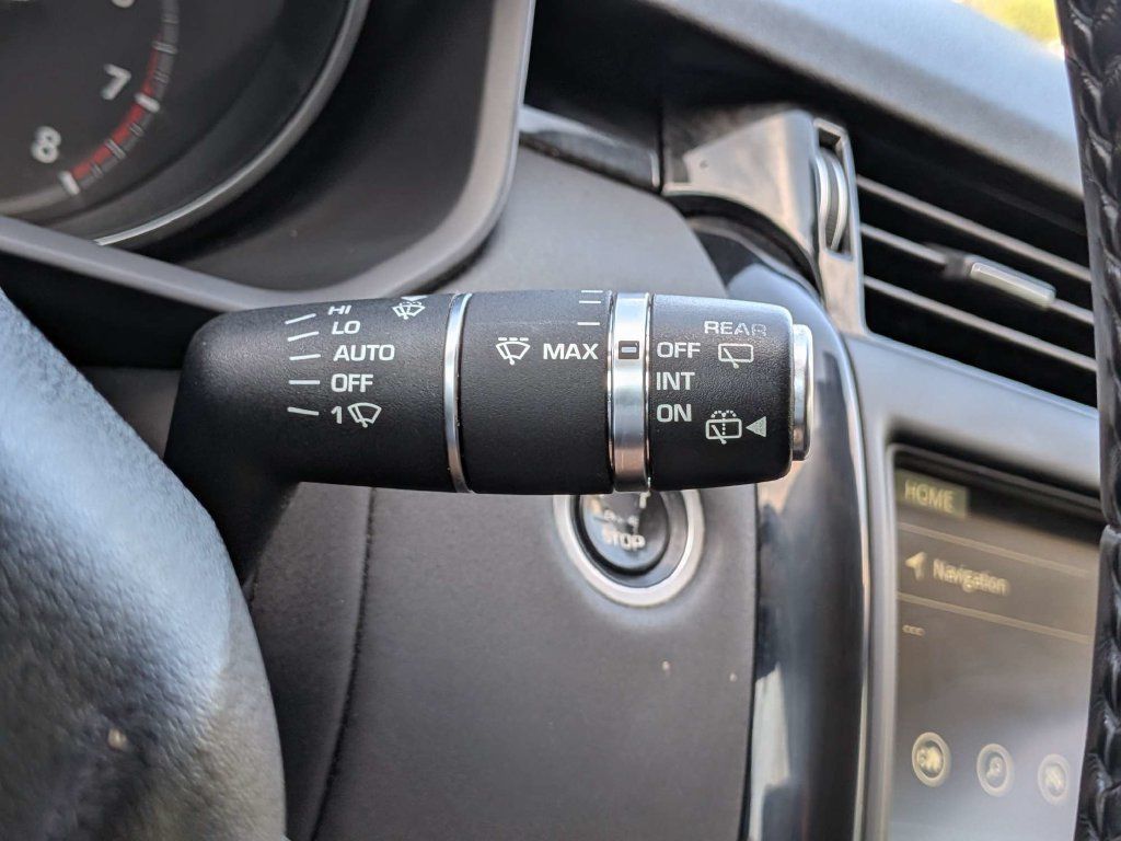 Used 2018 Land Rover Discovery SE AWD/4WD image 27