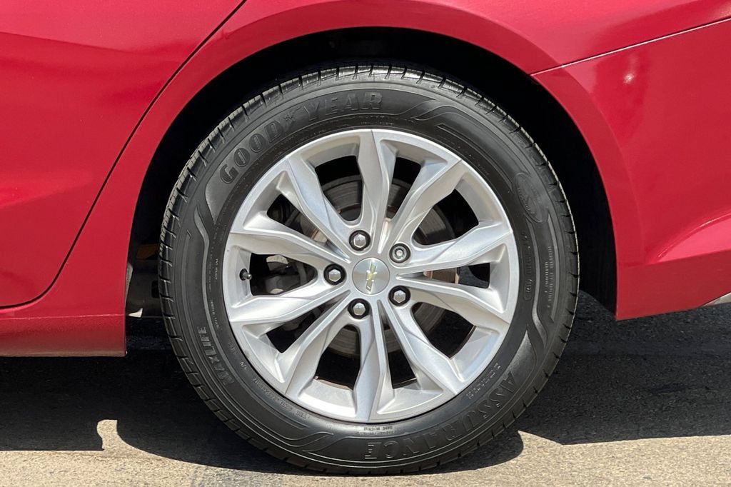 Used 2020 Chevrolet Malibu LT FWD image 27