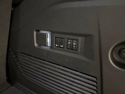 Used 2024 Chevrolet Tahoe High Country image 9