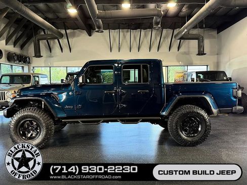 Used 2025 Jeep Gladiator Mojave AWD/4WD image 8