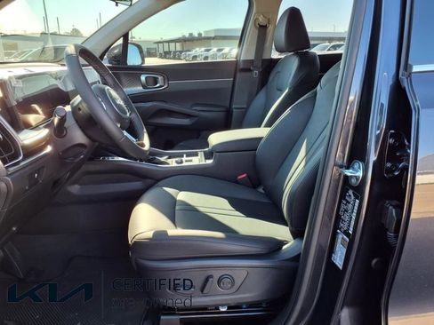 Certified 2025 Kia Sorento S image 9