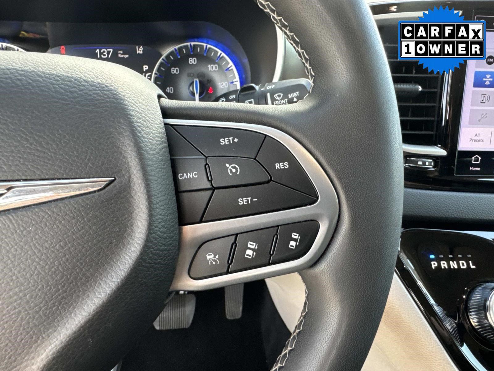 Used 2024 Chrysler Pacifica Touring-L FWD image 31