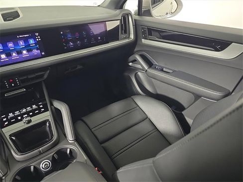 New 2026 Porsche Cayenne S image 24