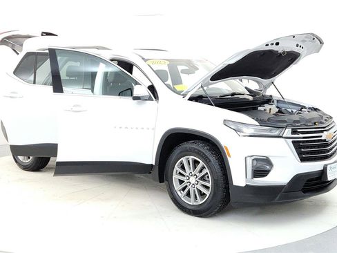 Used 2023 Chevrolet Traverse LT image 12