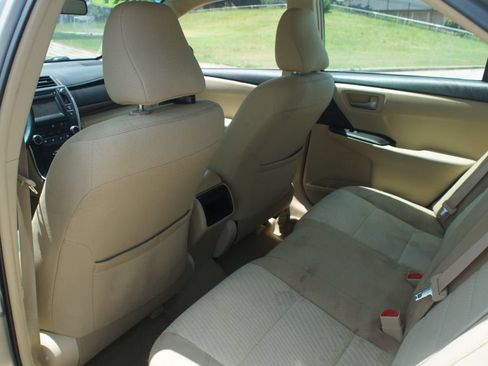 Used 2017 Toyota Camry LE FWD image 10