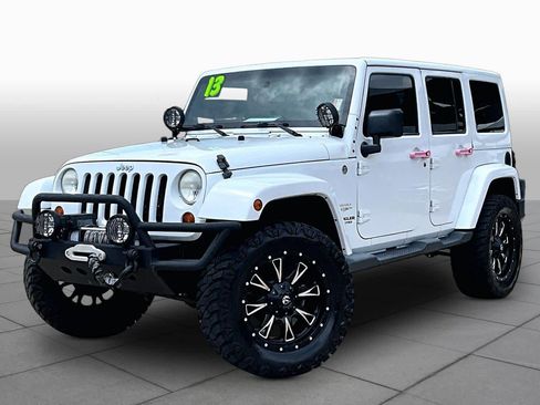 Used 2013 Jeep Wrangler Unlimited Sahara w/ Connectivity Group AWD/4WD image 2