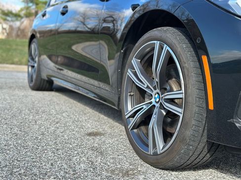 Used 2023 BMW 330i xDrive Sedan w/ Premium Package image 9