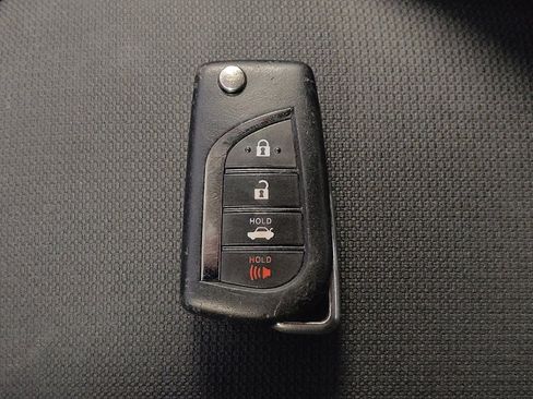 Used 2022 Toyota Corolla LE image 32