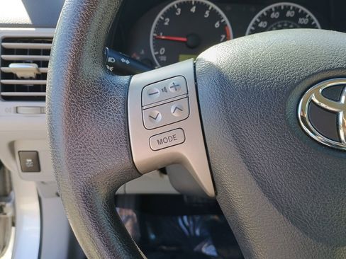 Used 2013 Toyota Corolla LE image 25