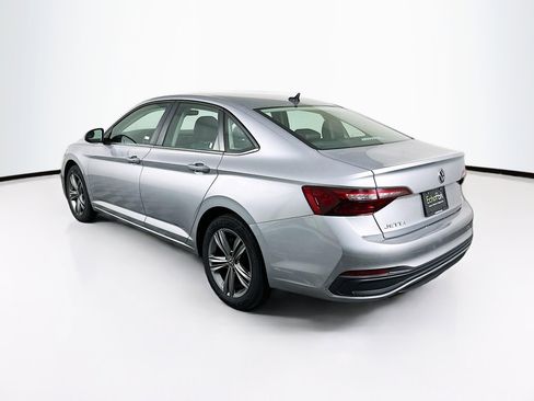 Used 2024 Volkswagen Jetta SE image 5