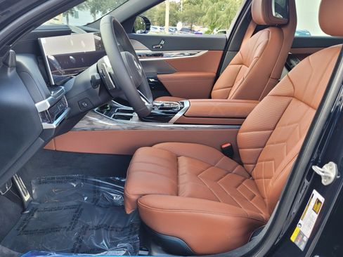 Used 2026 BMW 750e xDrive image 10