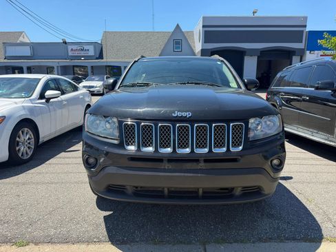 Used 2016 Jeep Compass Latitude FWD image 2