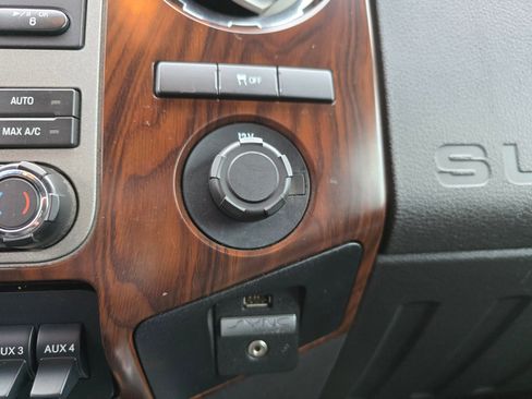 Used 2011 Ford F350 Lariat image 18