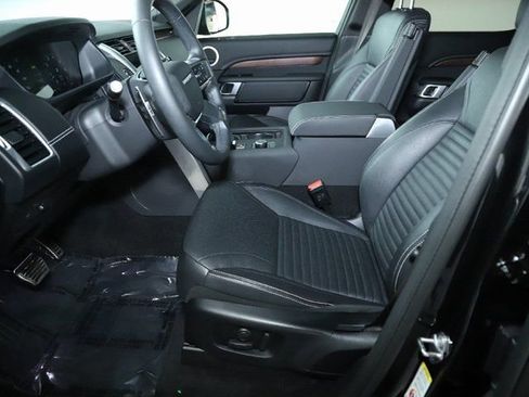 Used 2024 Land Rover Discovery Dynamic SE image 17