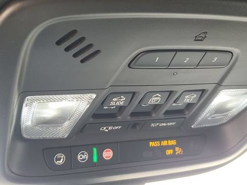 Used 2023 Chevrolet Traverse LT w/ LT Premium Package AWD/4WD image 22