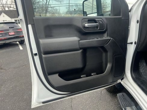 Used 2022 Chevrolet Silverado 2500 Custom w/ Custom Convenience Package image 11