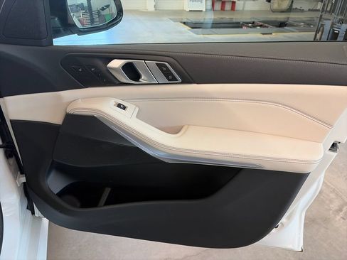 Used 2022 BMW X5 xDrive40i w/ M Sport Package AWD/4WD image 22