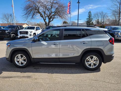Used 2023 GMC Terrain SLE w/ Driver Convenience Package image 8