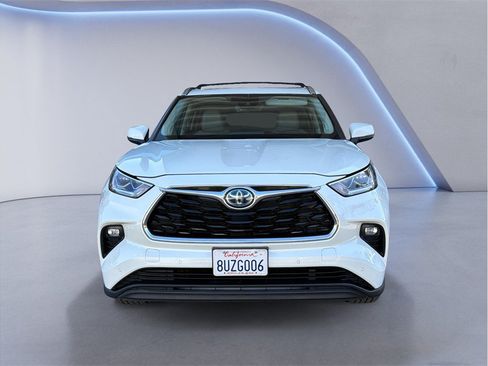 Used 2021 Toyota Highlander Limited AWD/4WD image 2