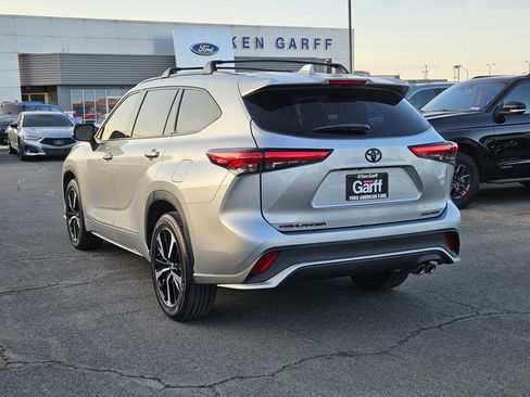 Used 2022 Toyota Highlander XSE AWD/4WD image 9