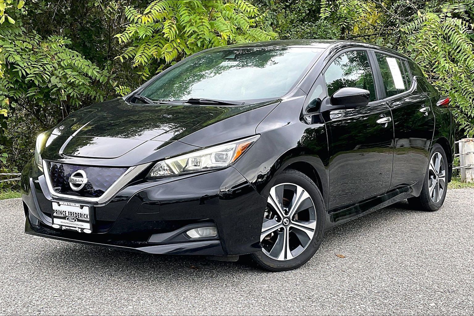 Used 2022 Nissan Leaf SV w/ SV Technology Package FWD image 3