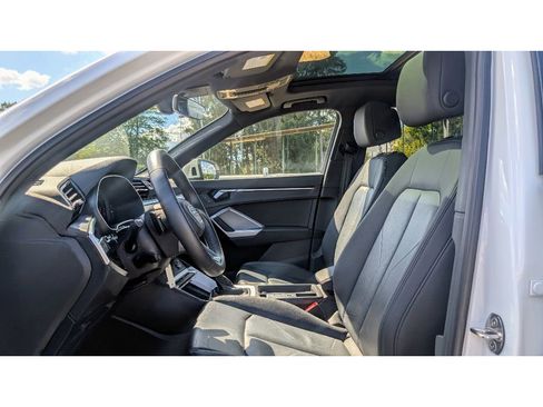 Used 2025 Audi Q3 2.0T Premium image 14