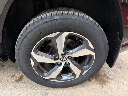 Used 2024 Toyota RAV4 SE w/ Weather & Moonroof Package image 6