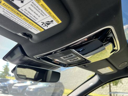 Certified 2024 Land Rover Range Rover Velar Dynamic SE image 24