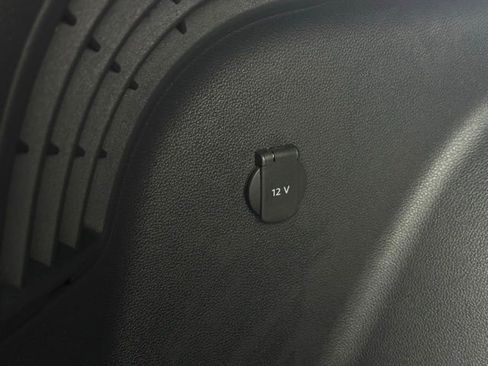 Used 2025 Volkswagen Atlas Cross Sport SE w/ Panoramic Sunroof Package image 9