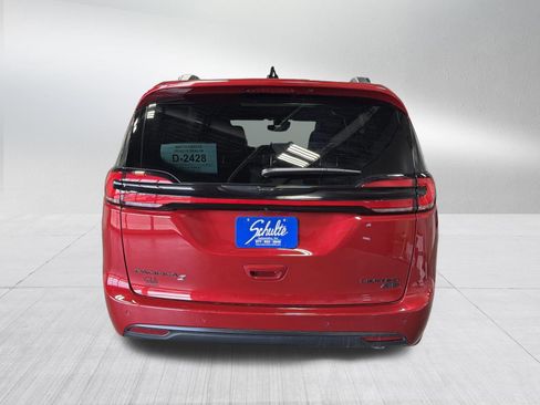 Used 2025 Chrysler Pacifica Limited AWD/4WD image 6