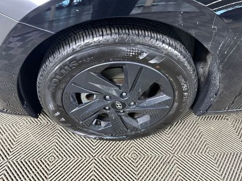 Used 2023 Hyundai Elantra Blue w/ Preferred Accessory Package image 10