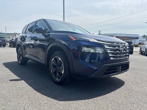 Used 2024 Nissan Rogue SV AWD/4WD image 7