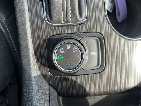 Used 2019 GMC Acadia SLT w/ Black Edition image 9