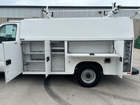 Used 2019 Ford E-350 and Econoline 350 Super Duty w/ Power Windows & Locks Group RWD image 13