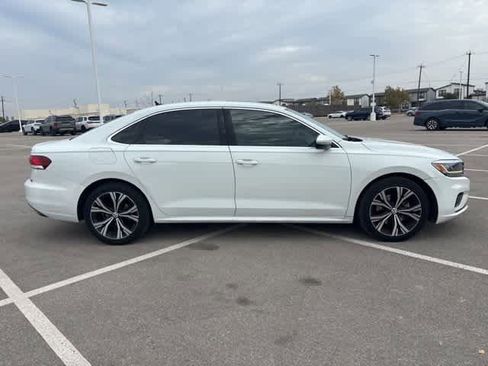 Used 2022 Volkswagen Passat 2.0T SE image 6