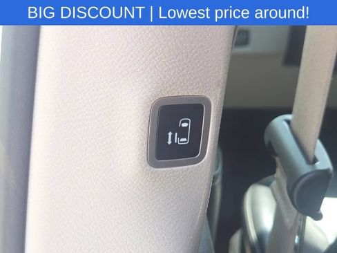 Used 2023 Chrysler Pacifica Touring-L FWD image 24