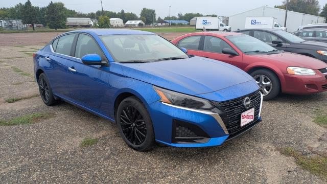Used 2025 Nissan Altima 2.5 SV w/ SV Special Edition Package AWD/4WD image 2
