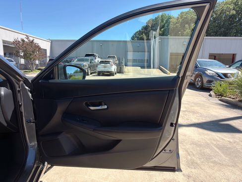 Used 2024 Nissan Sentra S FWD image 15