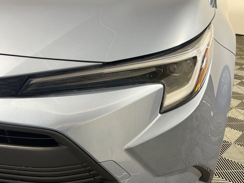 Used 2025 Toyota Corolla LE FWD image 11