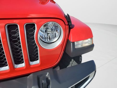 Used 2021 Jeep Gladiator Overland image 16