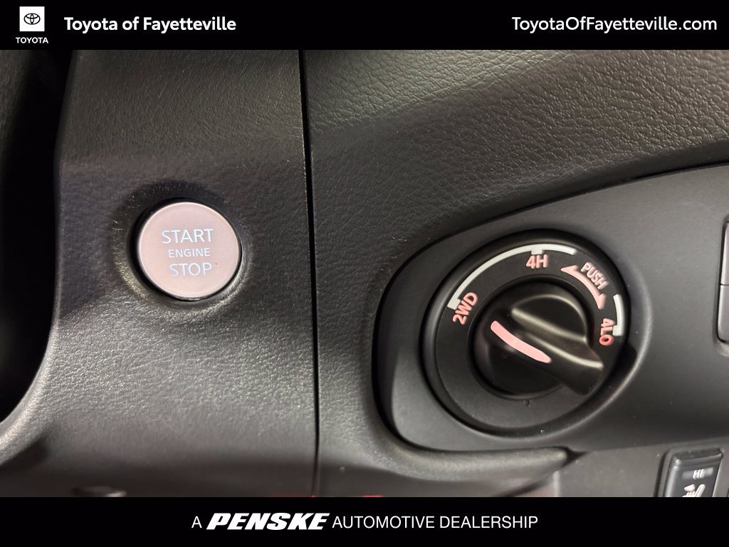 Used 2022 Nissan Frontier PRO-4X AWD/4WD image 32