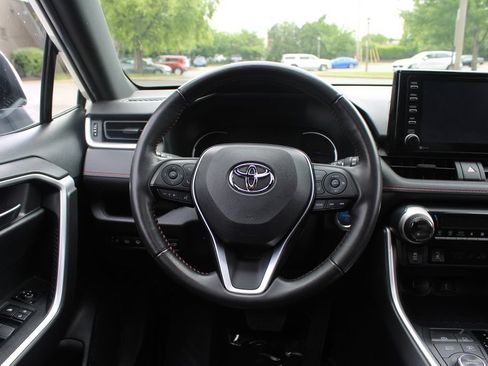 Used 2022 Toyota RAV4 SE w/ Weather & Moonroof Package AWD/4WD image 15