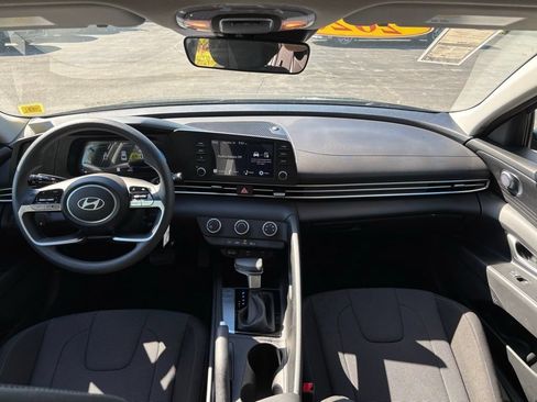 Certified 2026 Hyundai Elantra SE FWD image 14