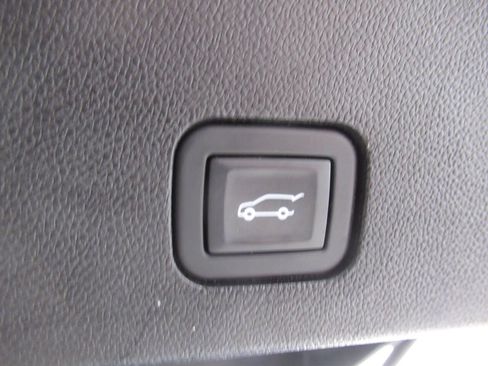 Used 2024 Cadillac XT6 Premium Luxury w/ Technology Package AWD/4WD image 16