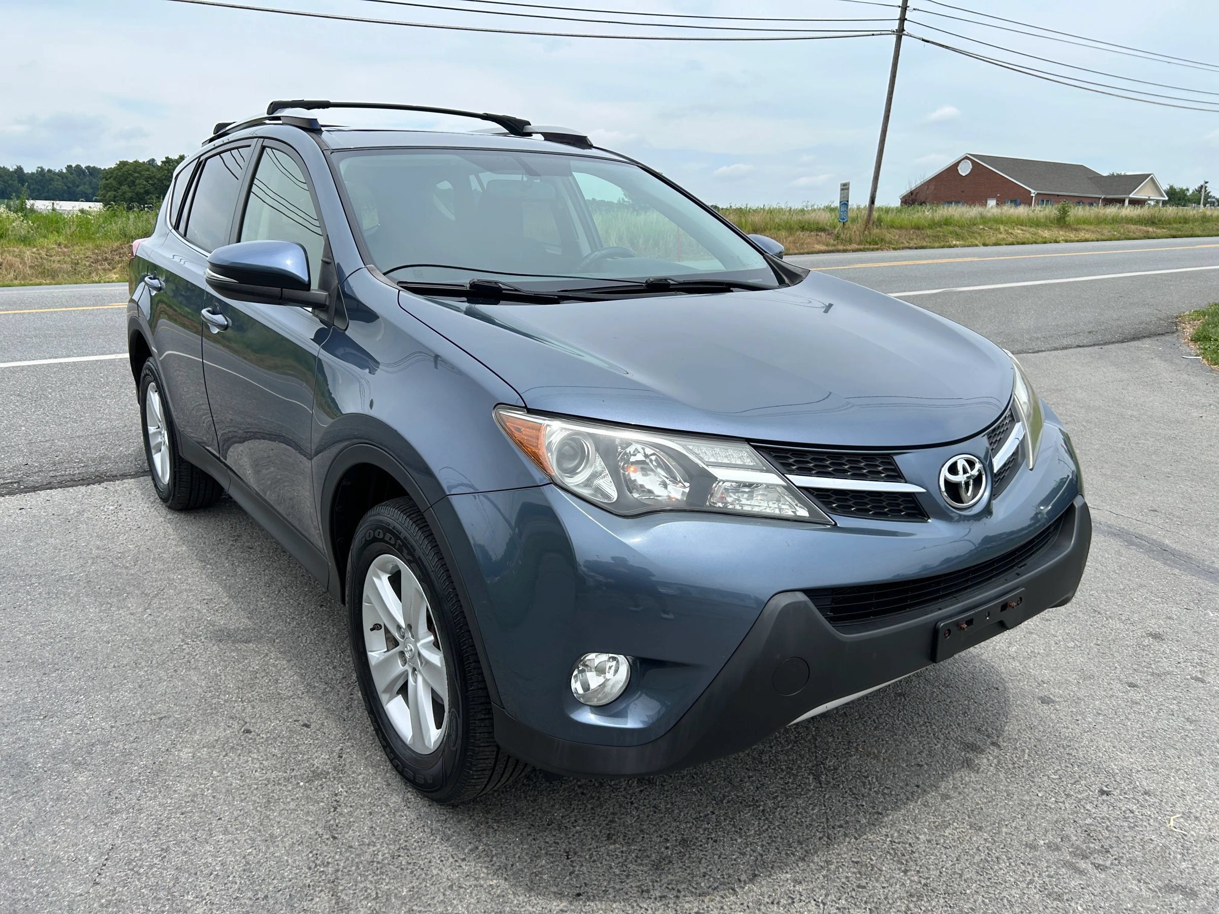 Used 2013 Toyota RAV4 XLE AWD/4WD image 4