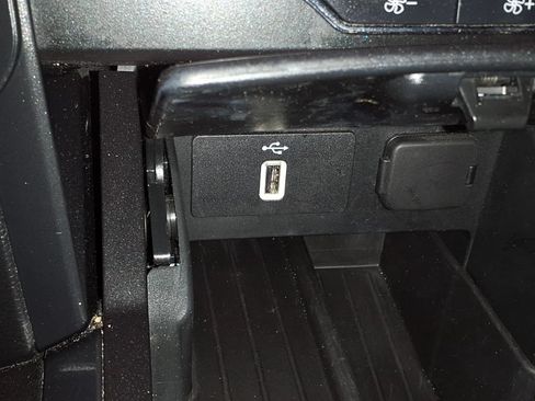 Used 2018 Ford Explorer XLT w/ Equipment Group 202A AWD/4WD image 22